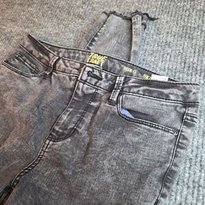 True Craft Womens Size 9 Skinny Jeans Acid Wash Black Frayed Raw Hem High Rise